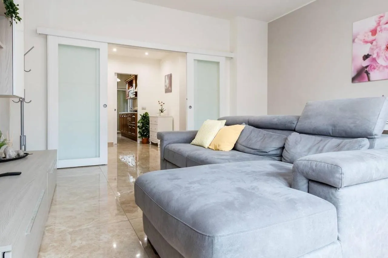 Altido Lovely Apt For 6 Located In Vibrant Gallaratese Milão