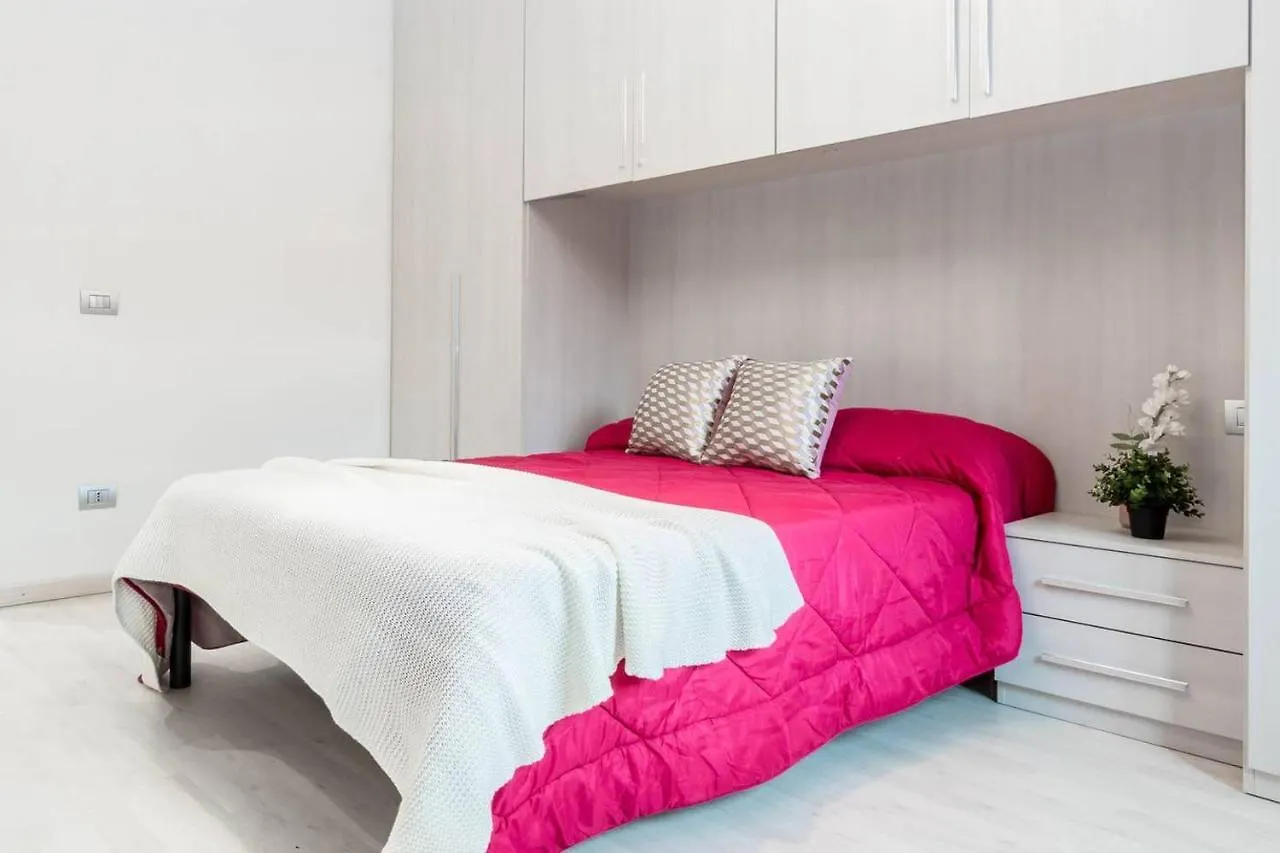 Altido Lovely Apt For 6 Located In Vibrant Gallaratese Milão