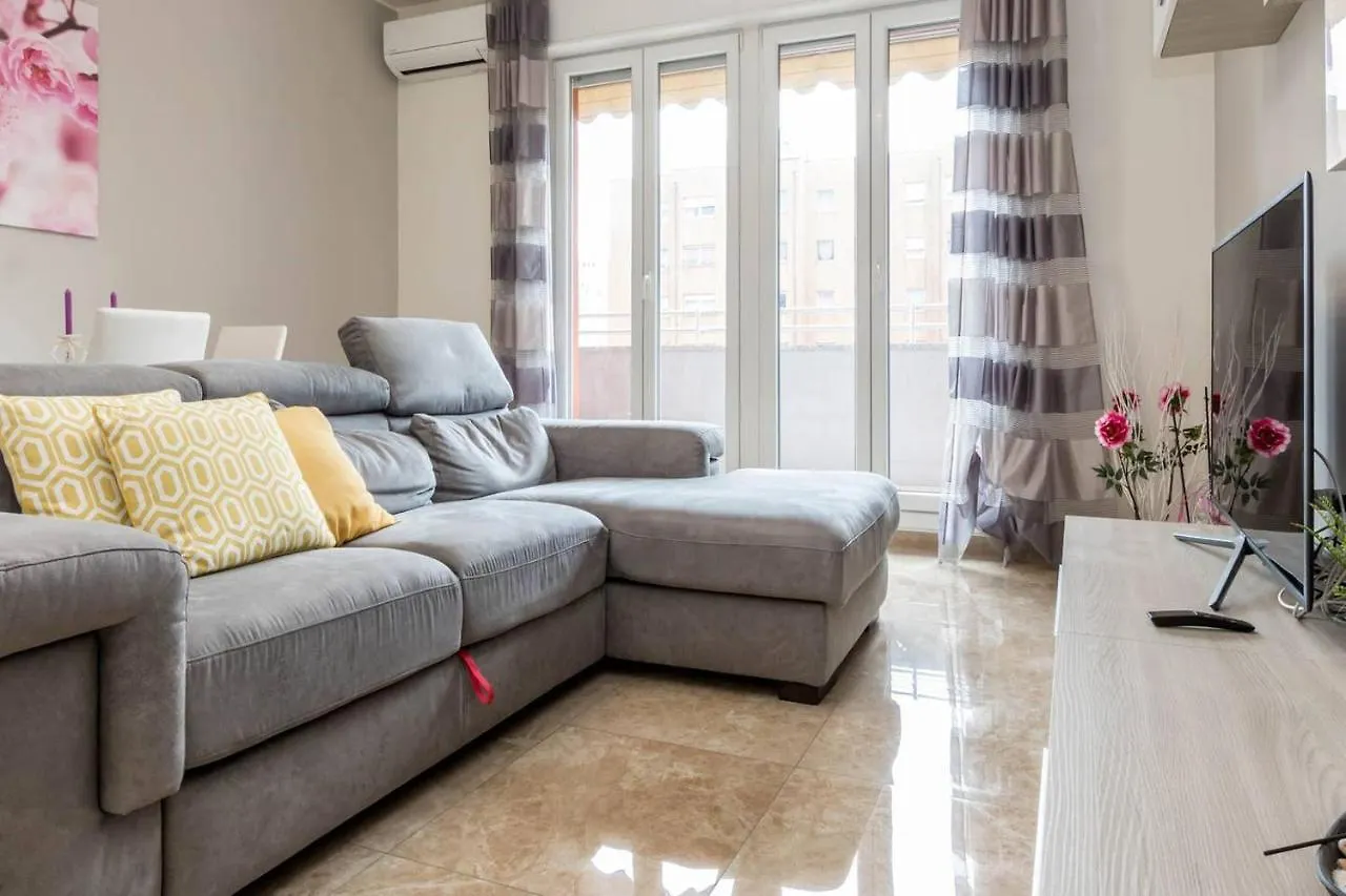 Altido Lovely Apt For 6 Located In Vibrant Gallaratese location