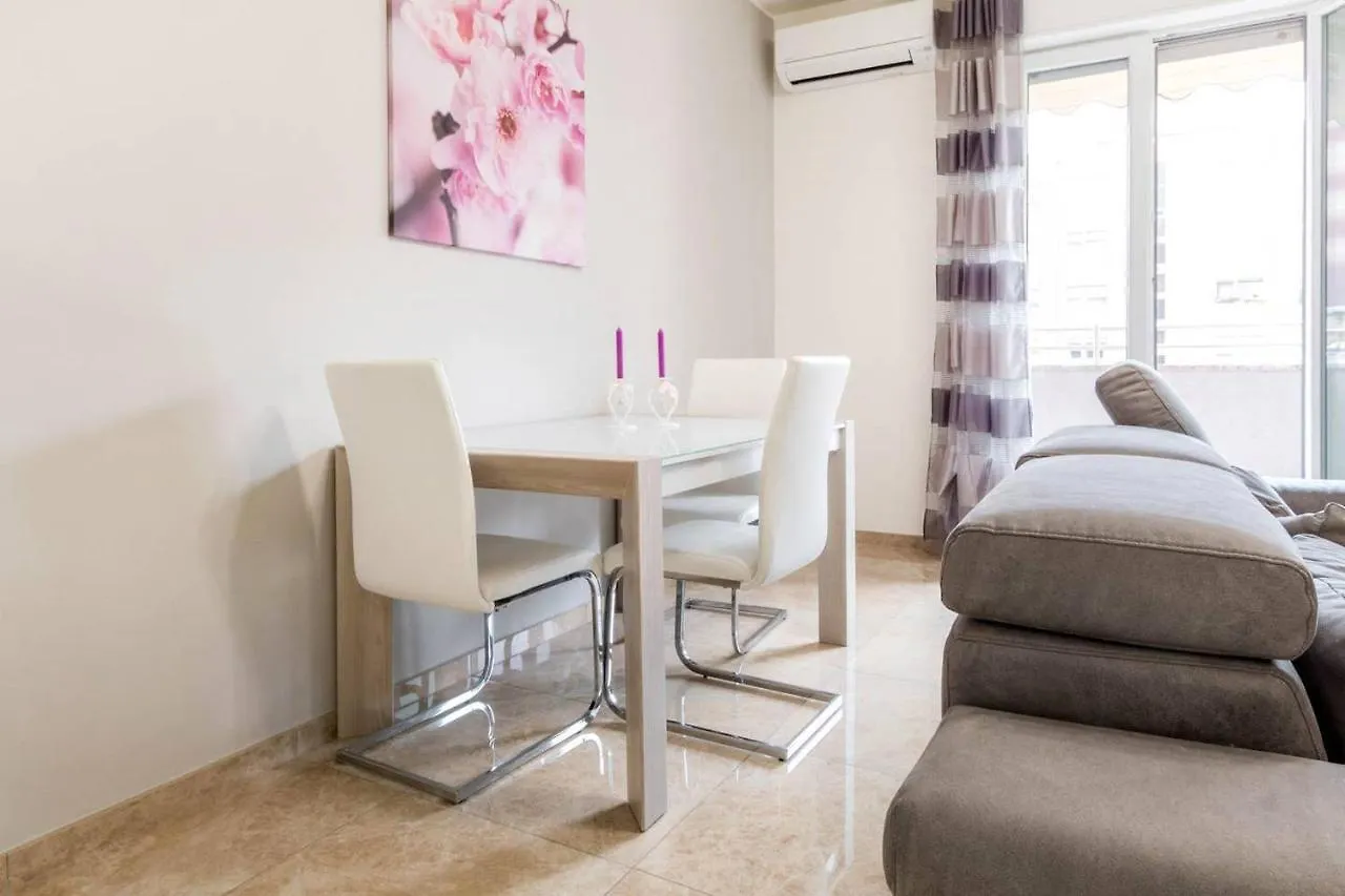 Altido Lovely Apt For 6 Located In Vibrant Gallaratese Lejlighed Milano