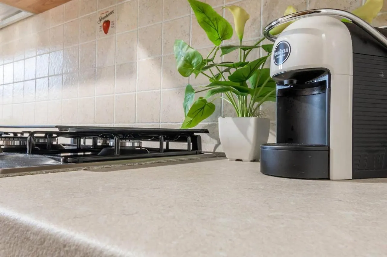 Altido Lovely Apt For 6 Located In Vibrant Gallaratese Apartment Milan
